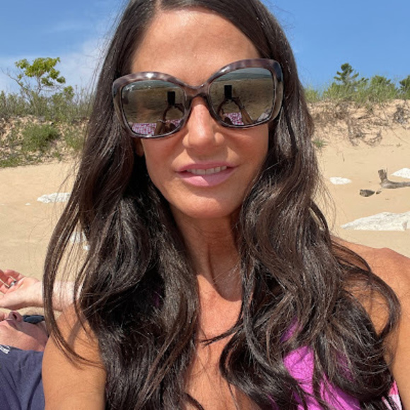 Meet your Posher, Carol - Picture 1 of 1